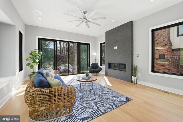 2211 MILITARY RD, Arlington, VA 22207