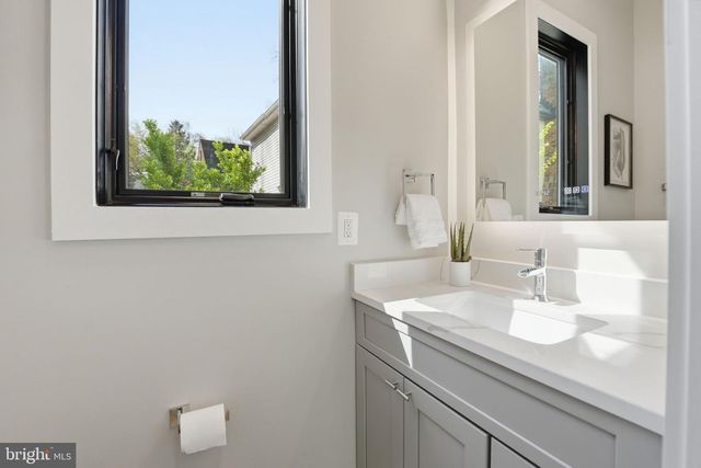 2211 MILITARY RD, Arlington, VA 22207