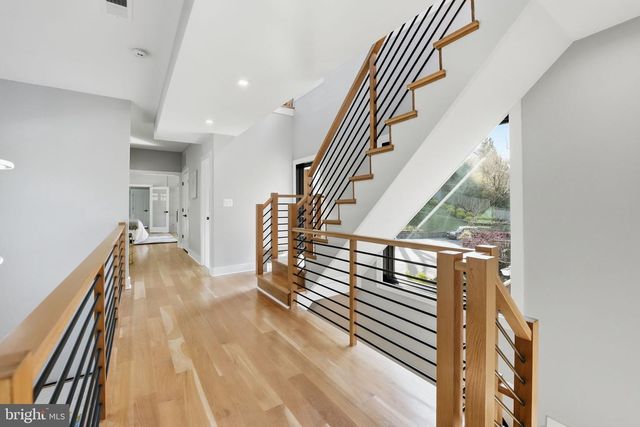 2211 MILITARY RD, Arlington, VA 22207