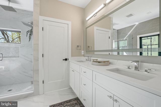 2211 MILITARY RD, Arlington, VA 22207