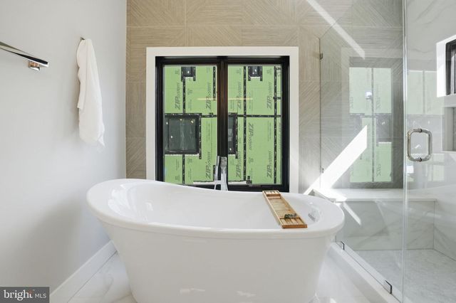 2211 MILITARY RD, Arlington, VA 22207