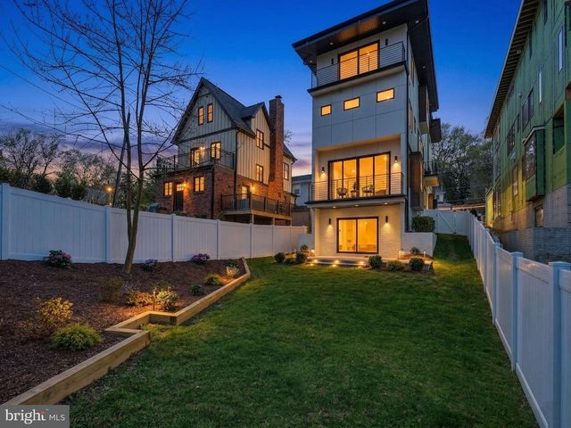 2211 MILITARY RD, Arlington, VA 22207
