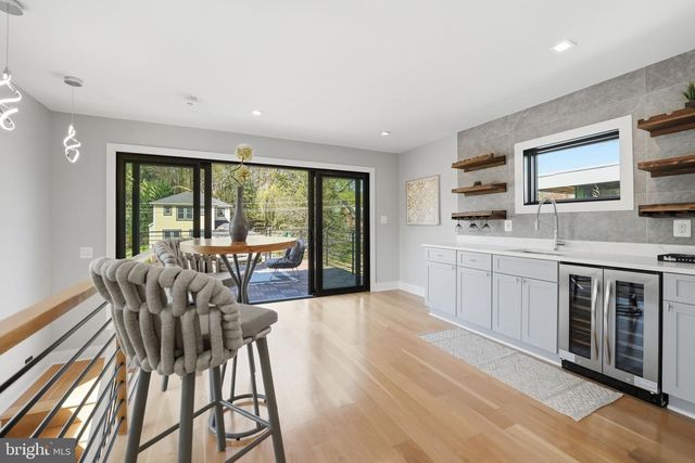 2211 MILITARY RD, Arlington, VA 22207