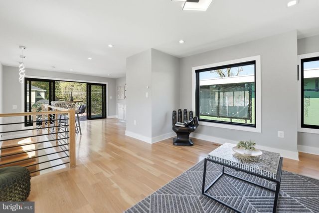 2211 MILITARY RD, Arlington, VA 22207