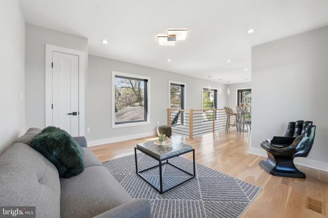 2211 MILITARY RD, Arlington, VA 22207