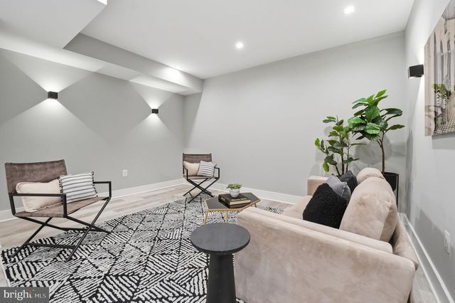 2211 MILITARY RD, Arlington, VA 22207