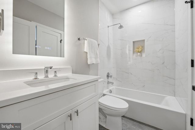 2211 MILITARY RD, Arlington, VA 22207