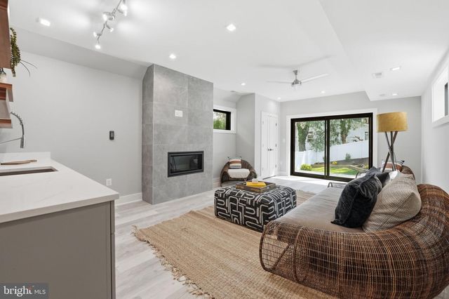 2211 MILITARY RD, Arlington, VA 22207