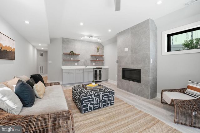 2211 MILITARY RD, Arlington, VA 22207