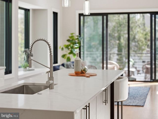 2211 MILITARY RD, Arlington, VA 22207