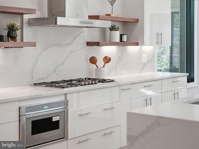 2211 MILITARY RD, Arlington, VA 22207