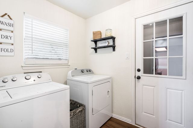 107 High School Drive, Waxahachie, TX 75165