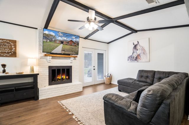 107 High School Drive, Waxahachie, TX 75165