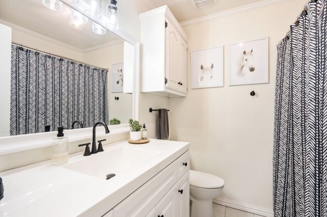 107 High School Drive, Waxahachie, TX 75165