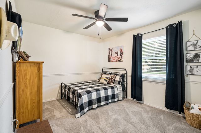 107 High School Drive, Waxahachie, TX 75165