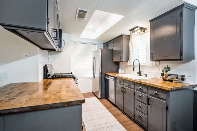 107 High School Drive, Waxahachie, TX 75165