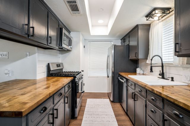 107 High School Drive, Waxahachie, TX 75165