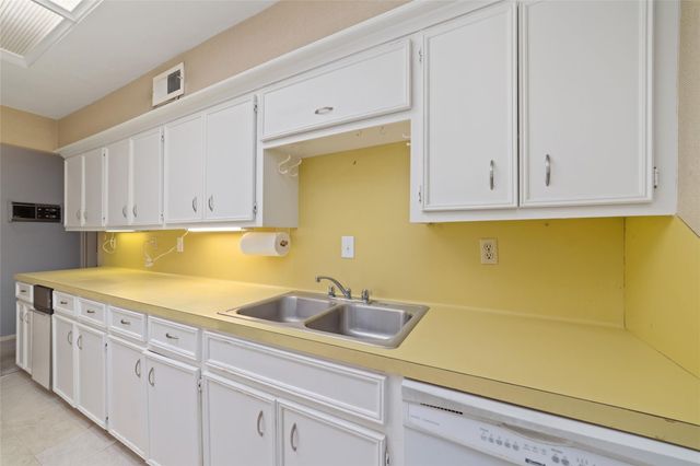 2220 Welch Street, Houston, TX 77019