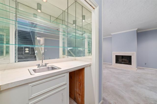 2220 Welch Street, Houston, TX 77019