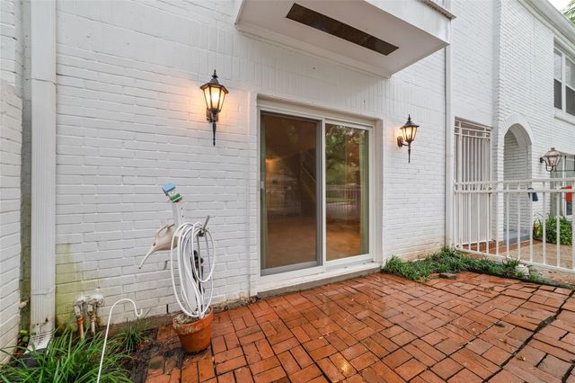 2220 Welch Street, Houston, TX 77019