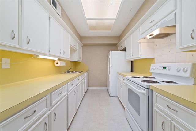 2220 Welch Street, Houston, TX 77019
