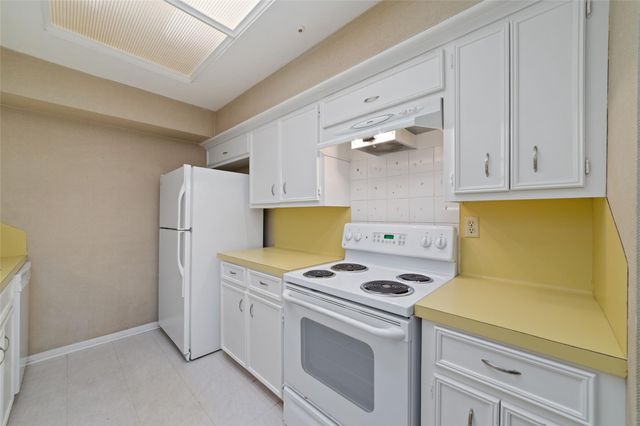 2220 Welch Street, Houston, TX 77019