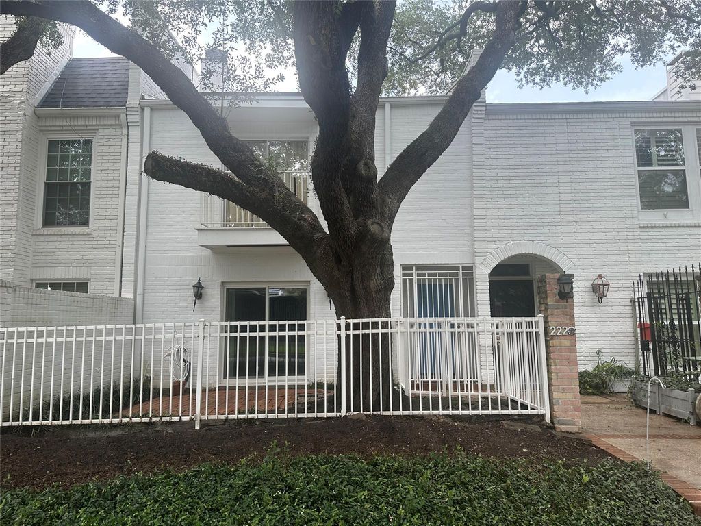 2220 Welch Street, Houston, TX 77019