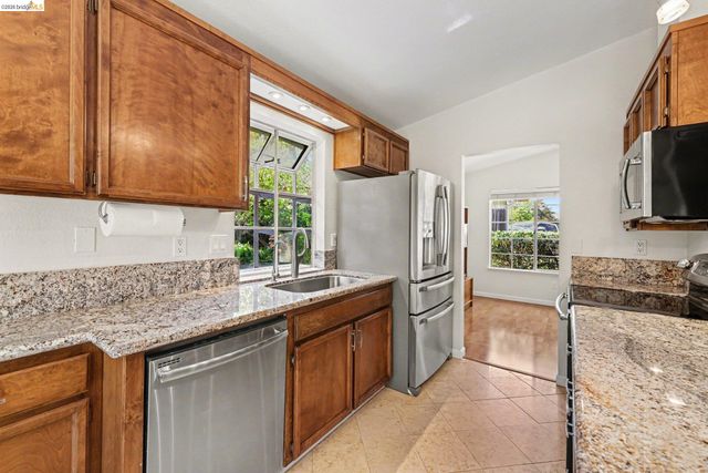 1621 Ponderosa Dr, Oakley, CA 94561