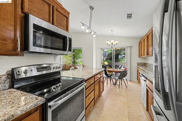1621 Ponderosa Dr, Oakley, CA 94561