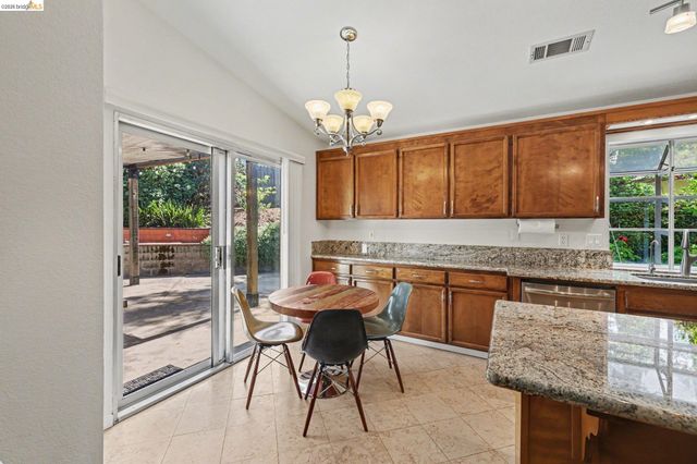 1621 Ponderosa Dr, Oakley, CA 94561