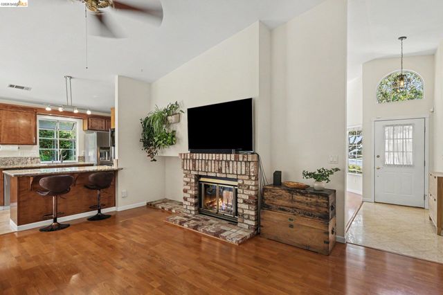 1621 Ponderosa Dr, Oakley, CA 94561