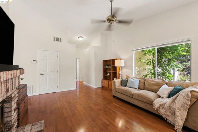 1621 Ponderosa Dr, Oakley, CA 94561