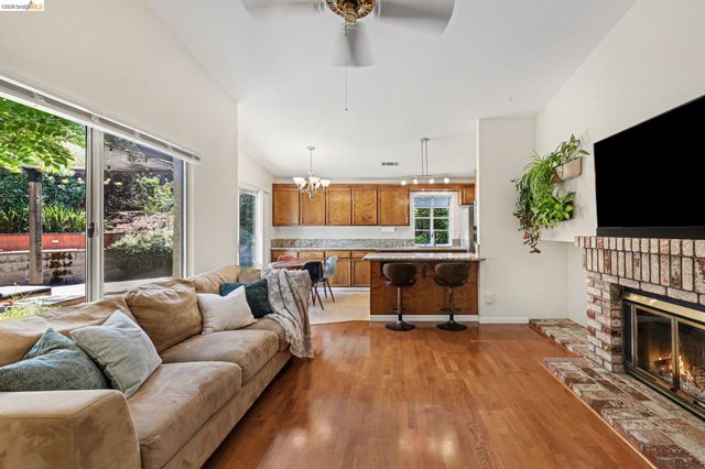 1621 Ponderosa Dr, Oakley, CA 94561