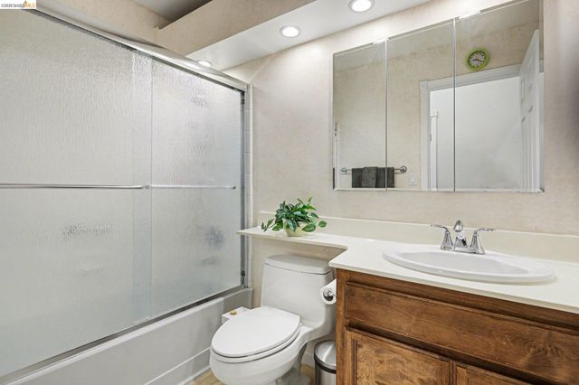 1621 Ponderosa Dr, Oakley, CA 94561