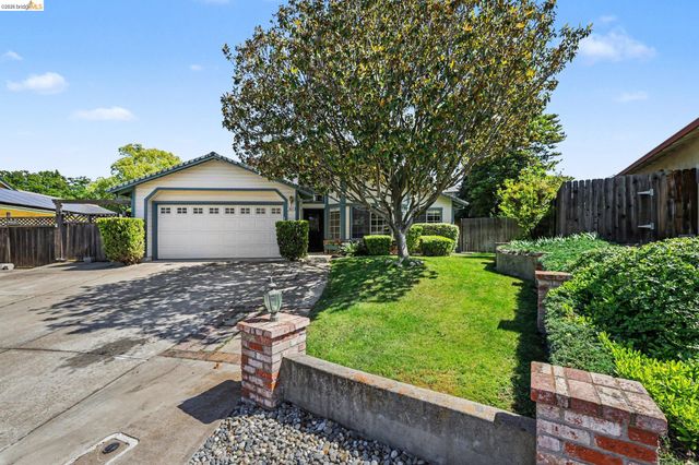 1621 Ponderosa Dr, Oakley, CA 94561