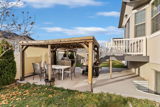 552 S 1525 W, Syracuse, UT 84075