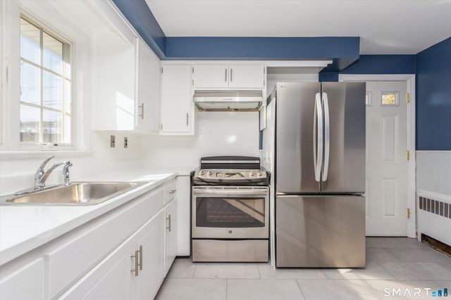 8 Reynolds Place, Greenwich, CT 06831