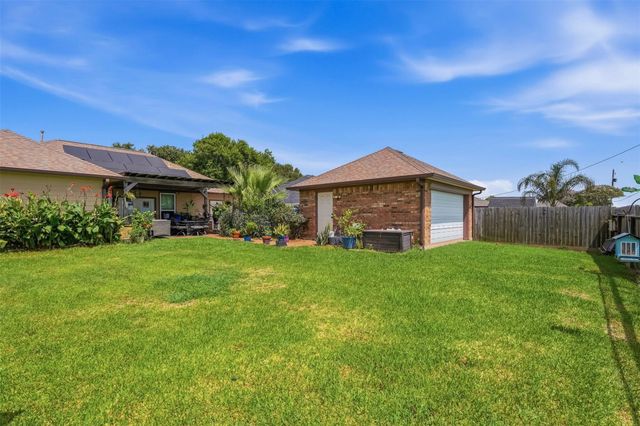 2610 18th Street N, Texas City, TX 77590
