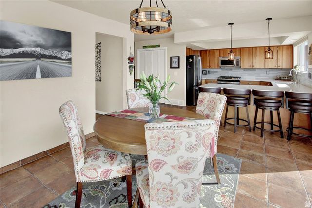 1812 E BEUS DR, Ogden, UT 84403