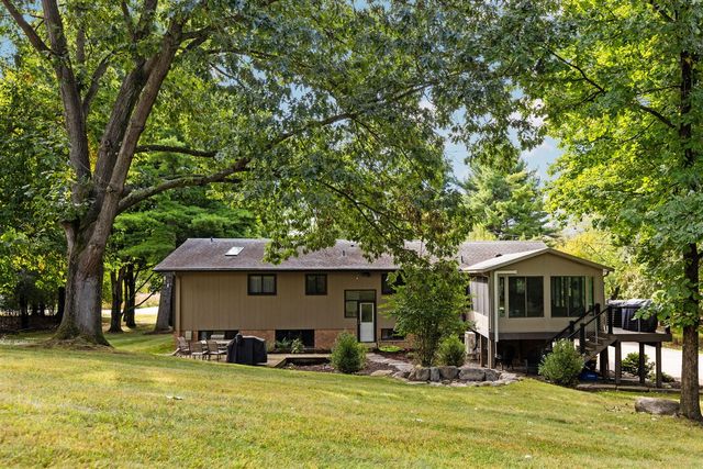 2776 Daleview Drive, Ann Arbor, MI 48105