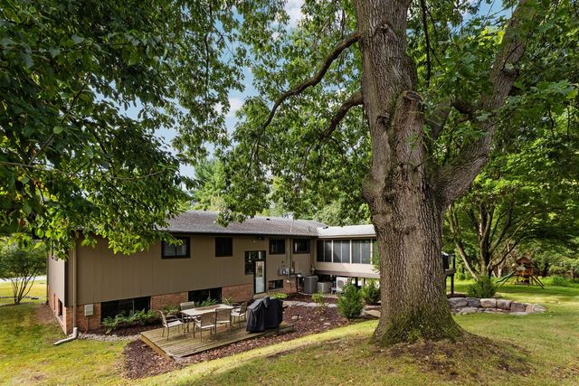 2776 Daleview Drive, Ann Arbor, MI 48105