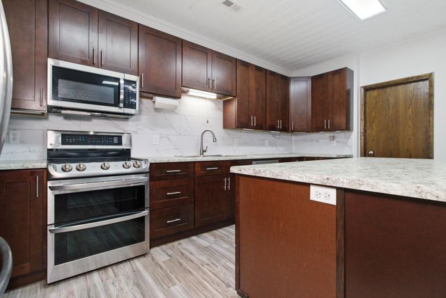 8008 County Road 5090, West Plains, MO 65775