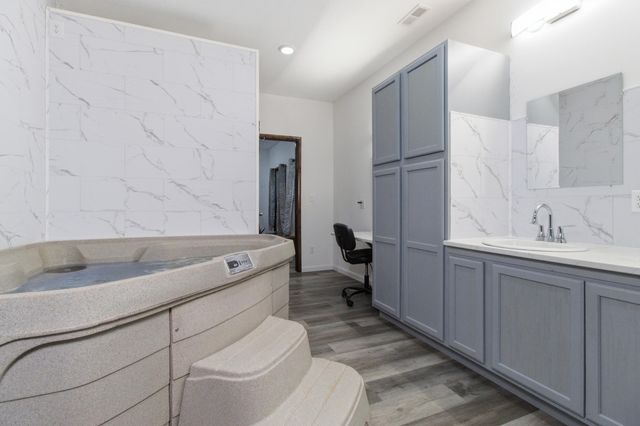 8008 County Road 5090, West Plains, MO 65775