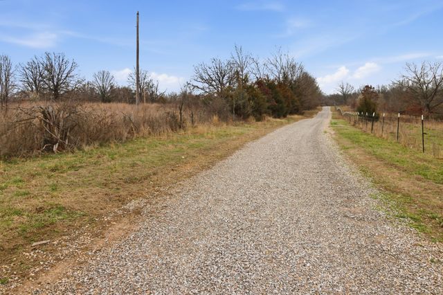 8008 County Road 5090, West Plains, MO 65775
