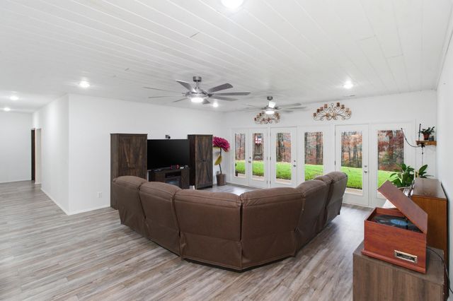 8008 County Road 5090, West Plains, MO 65775