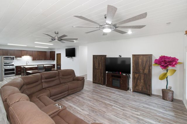 8008 County Road 5090, West Plains, MO 65775