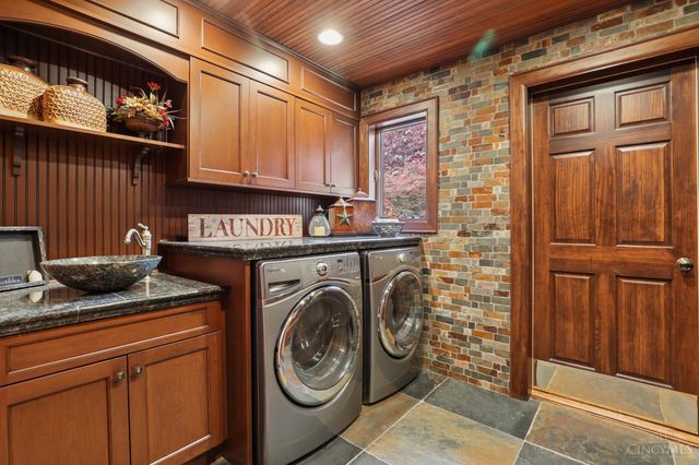9 Little Creek Lane, Glendale, OH 45246