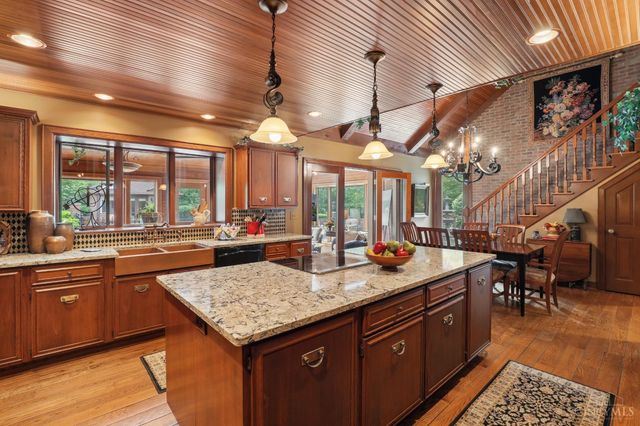 9 Little Creek Lane, Glendale, OH 45246