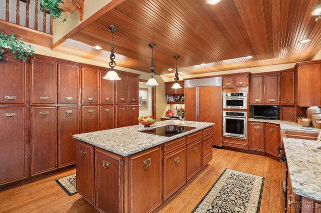 9 Little Creek Lane, Glendale, OH 45246