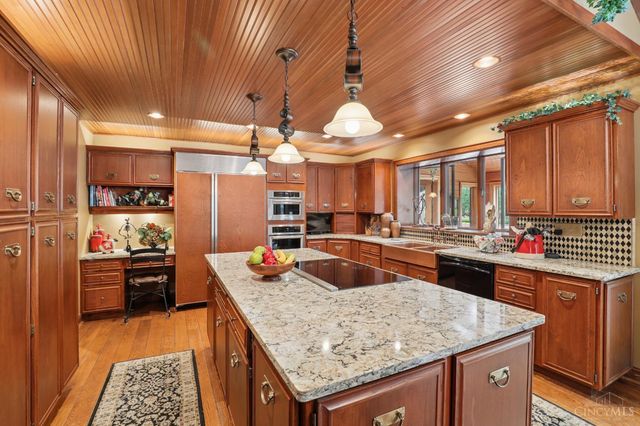 9 Little Creek Lane, Glendale, OH 45246